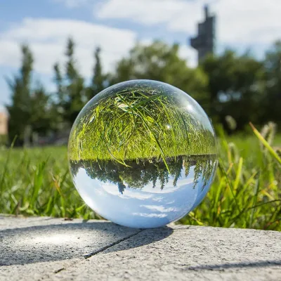 Boule décorative transparente en verre – image 3